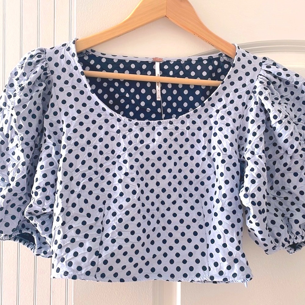 Free People Blue Crop Top Size 2 🦋🎽